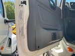 KN243059 - 2019 International LT625: Cab Doors