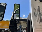KN243059 - 2019 International LT625: Mirrors