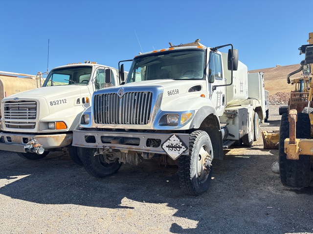2006 International 7400 6x6 Fuel and Lube Truck
