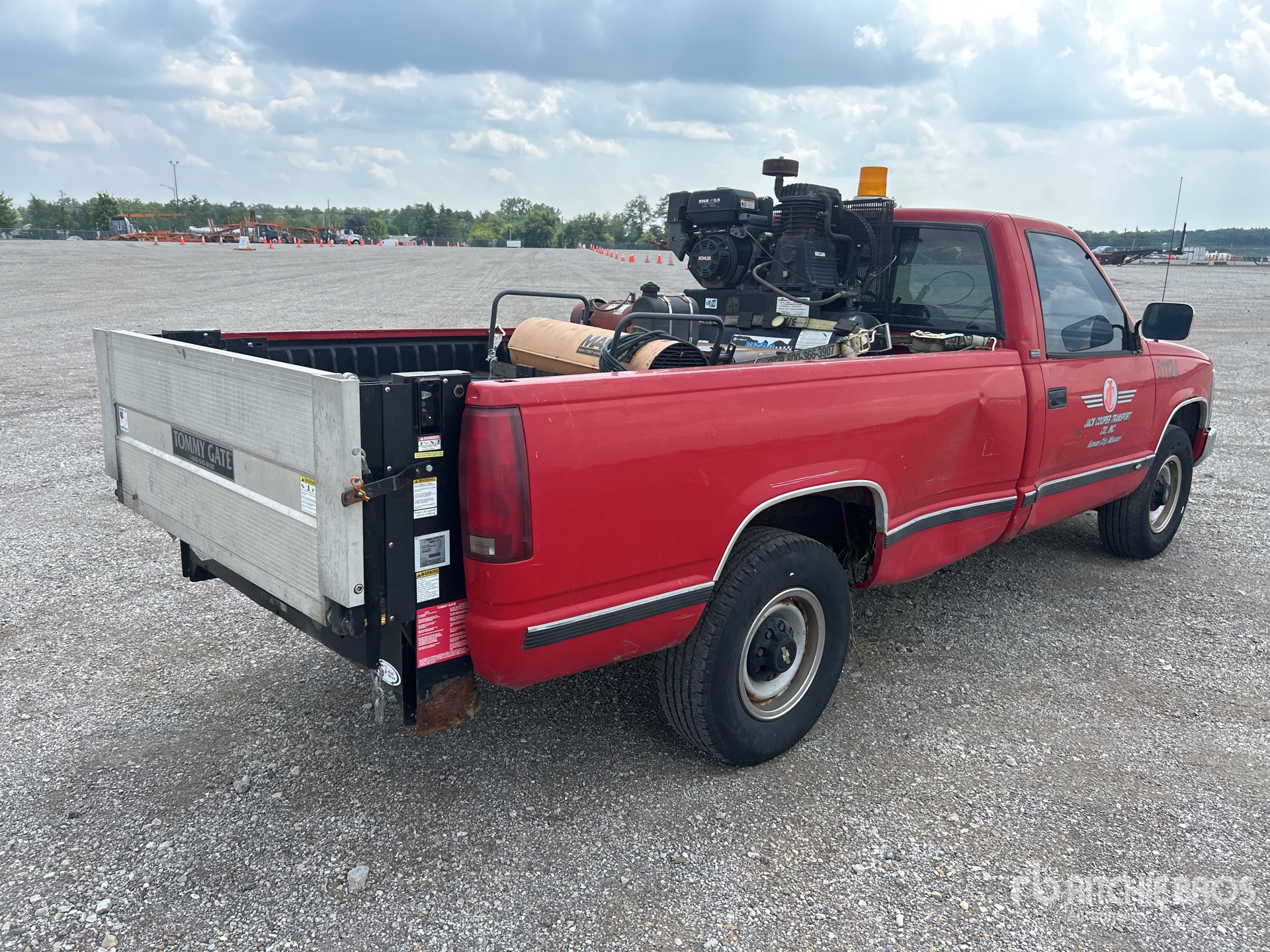 General Appearance with Picture, Right Rear Corner