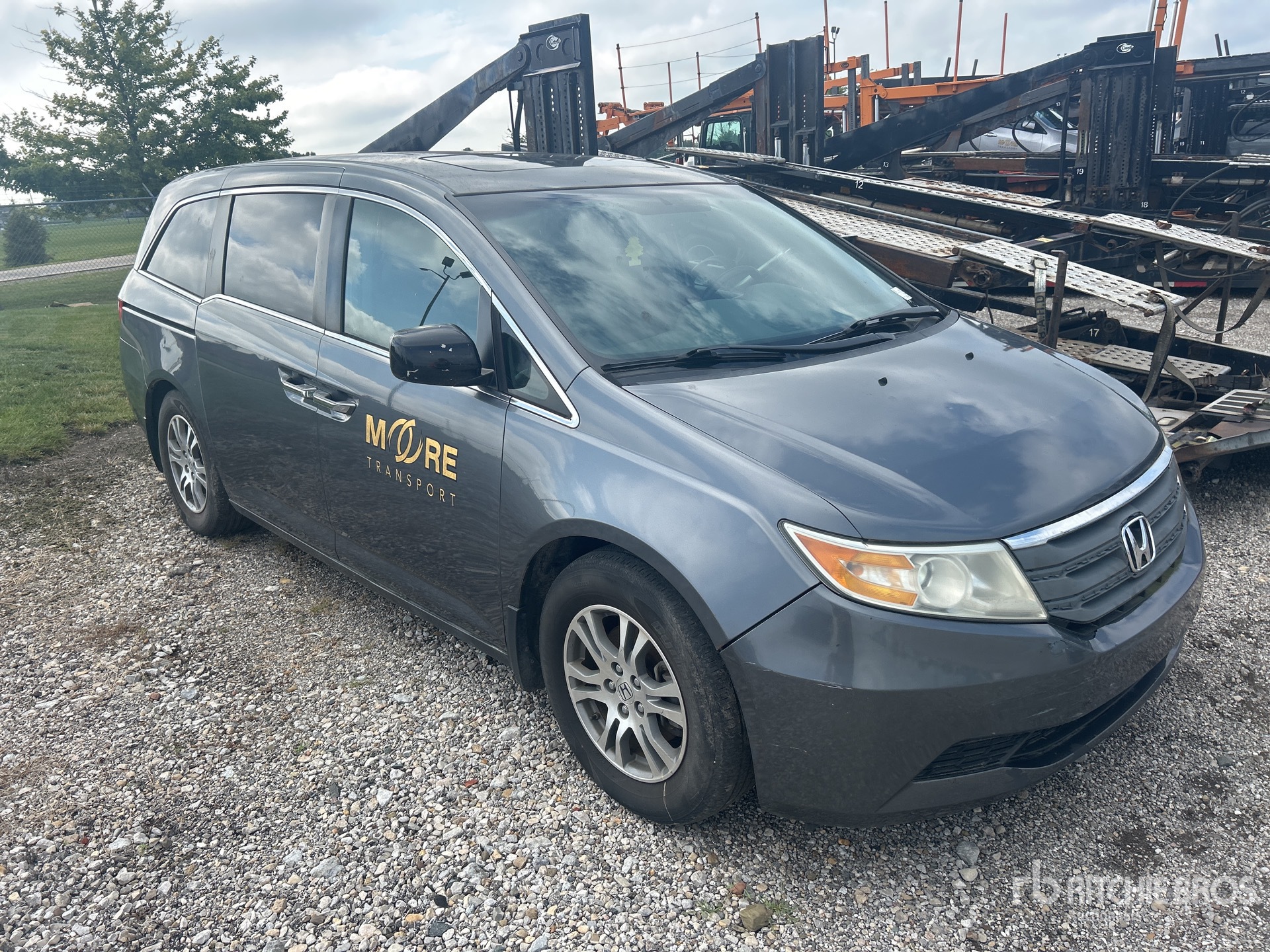 General Appearance with Picture, Right Front Corner