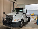 KN242767 - 2019 International LT625: Picture, Left Front Corner