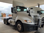 KN242767 - 2019 International LT625: Picture, Right Front Corner