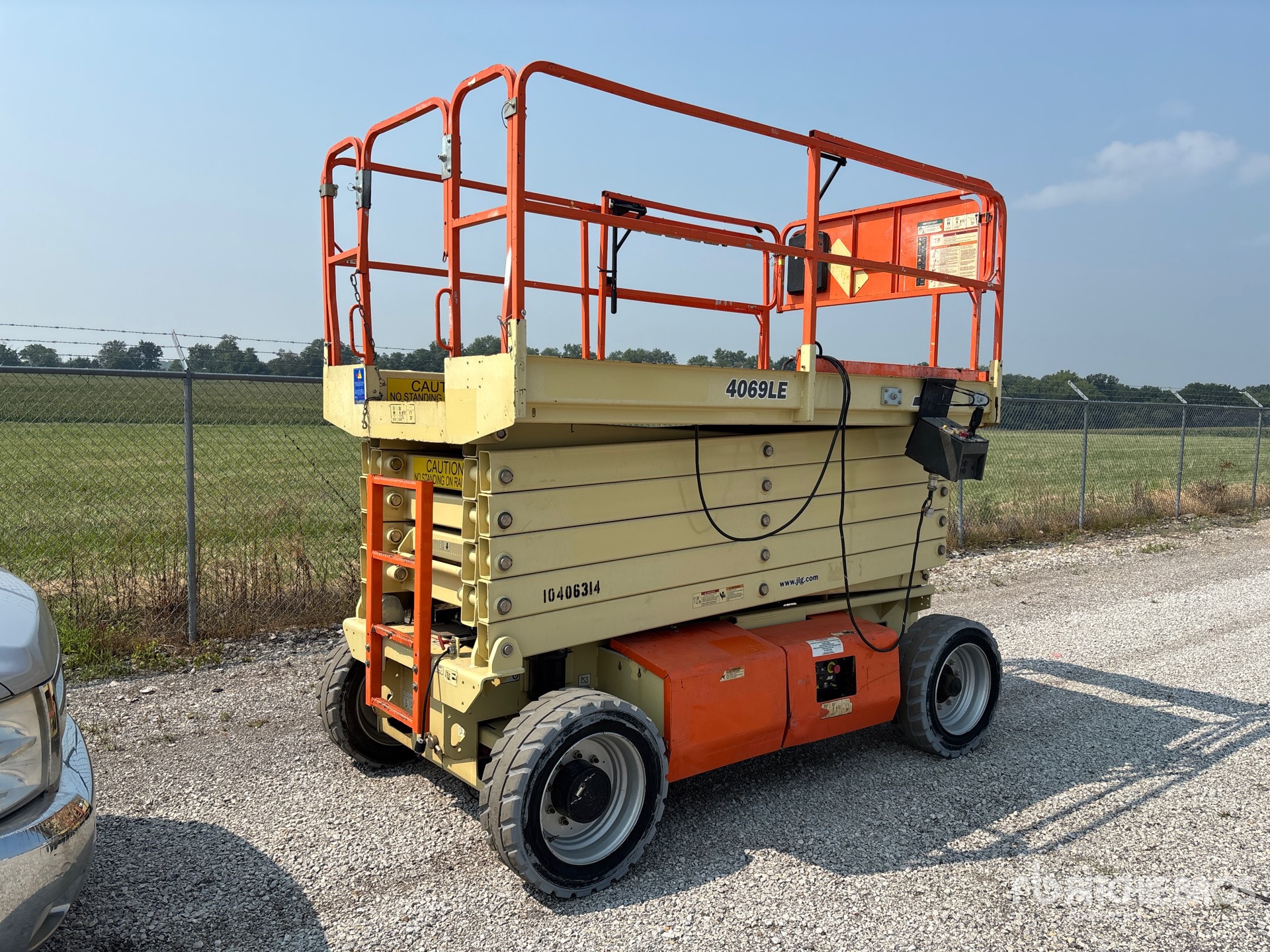 General Appearance with Picture, Right Rear Corner