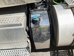 KN728933 - 2019 International LT625: DEF / AdBlue Tank