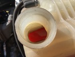 KN728933 - 2019 International LT625: Coolant Reservoir