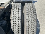 KN728933 - 2019 International LT625: Right Front Drive Tires