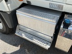 KL579141 - 2019 International LT625: Steps