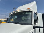 KN160283 - 2019 International LT625: Glass
