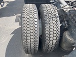 KN160283 - 2019 International LT625: Left Center Drive Tires