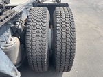 KN160283 - 2019 International LT625: Right Center Drive Tires