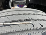 KL722687 - 2019 International LT625: Engine Oil level on Dipstick