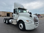 KL722687 - 2019 International LT625: Picture, Right Front Corner