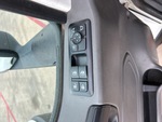 KL722687 - 2019 International LT625: Window Controls