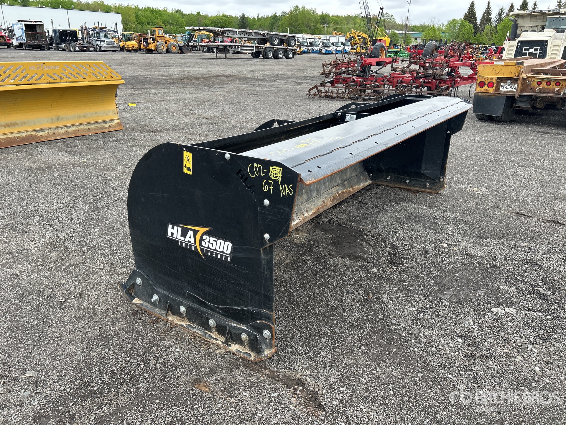 General Appearance with Bild, Ecke vorne links