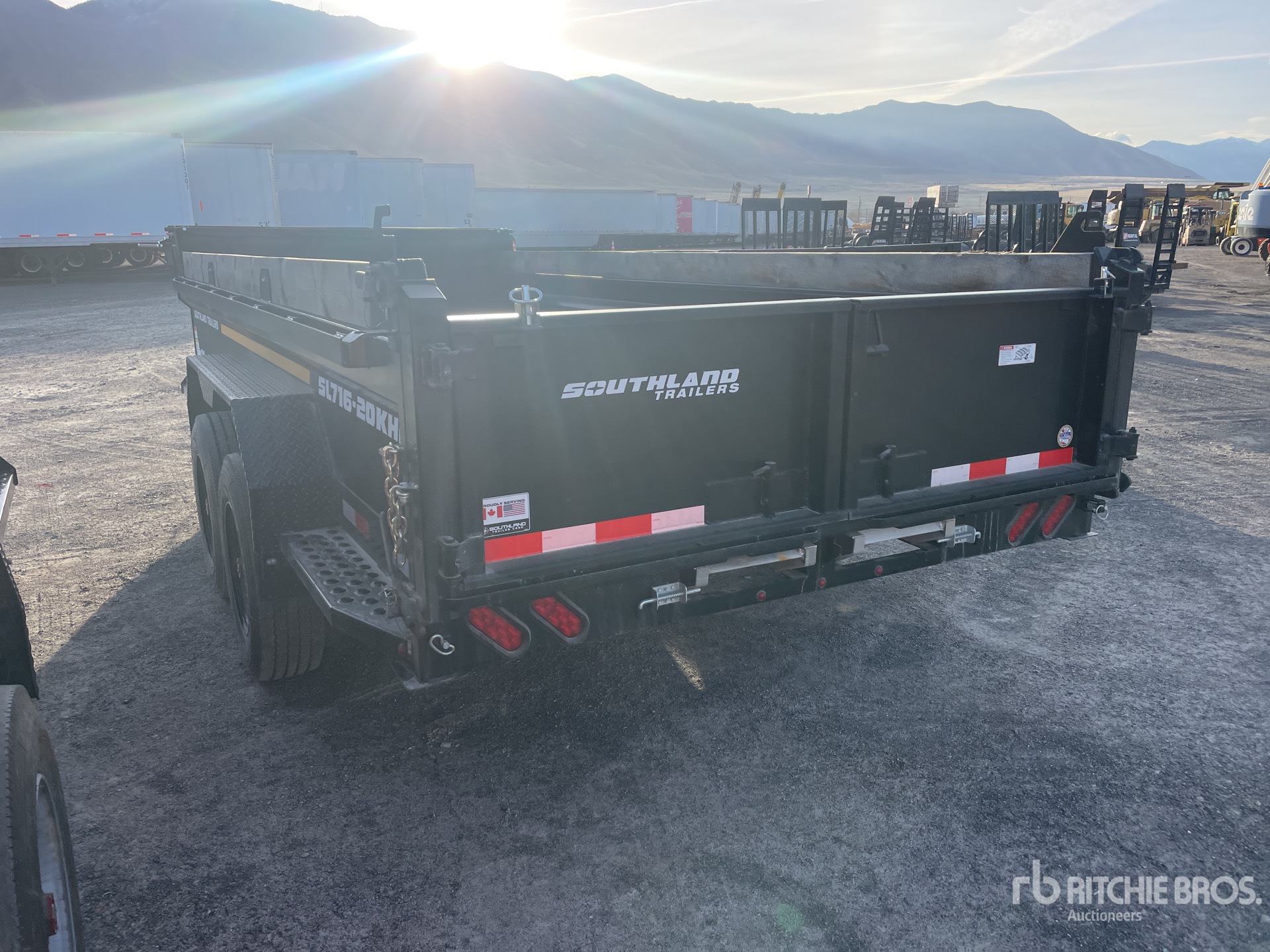 General Appearance with Bild, Ecke hinten links