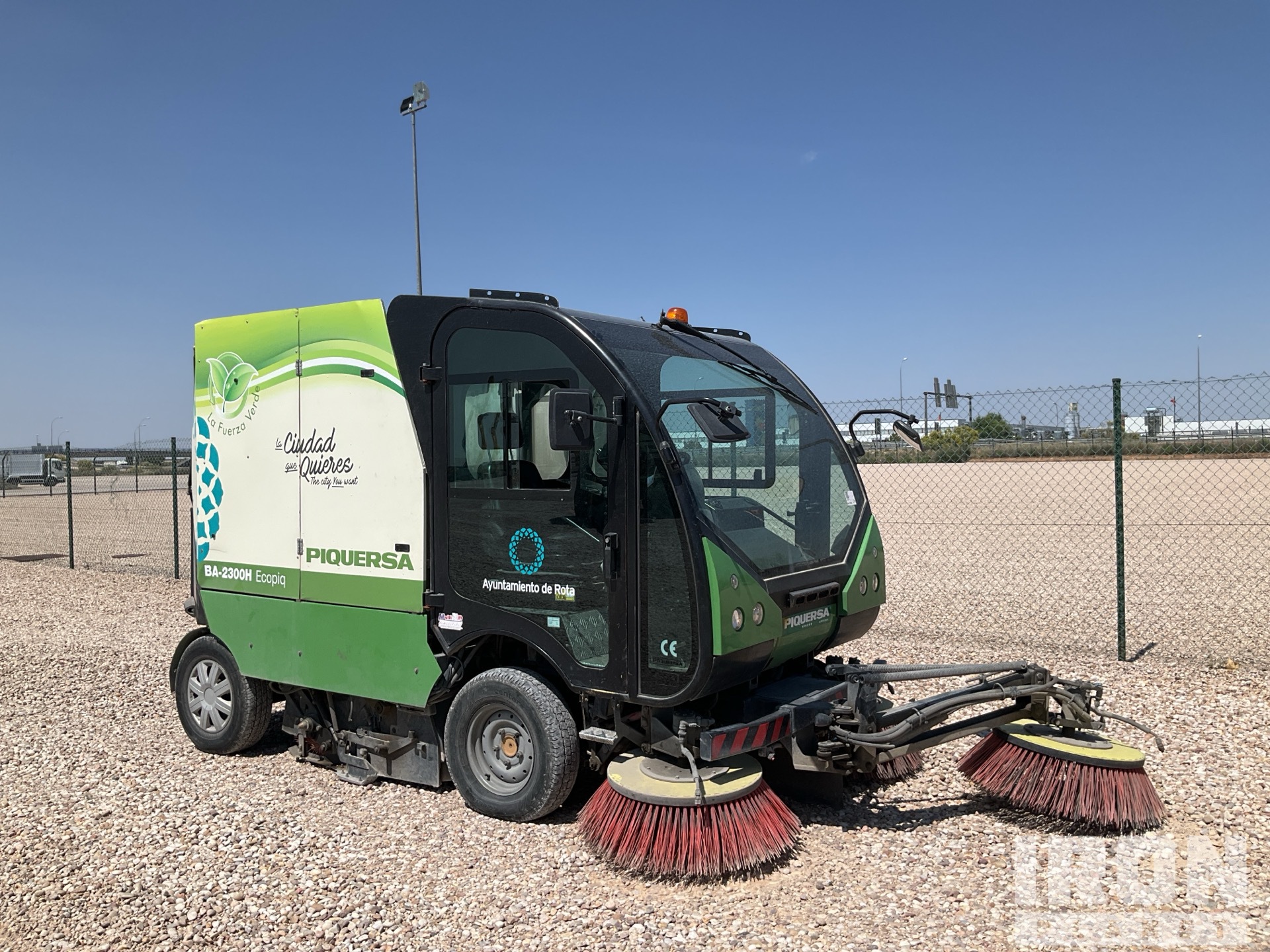 General Appearance with Foto, angolo anteriore destro