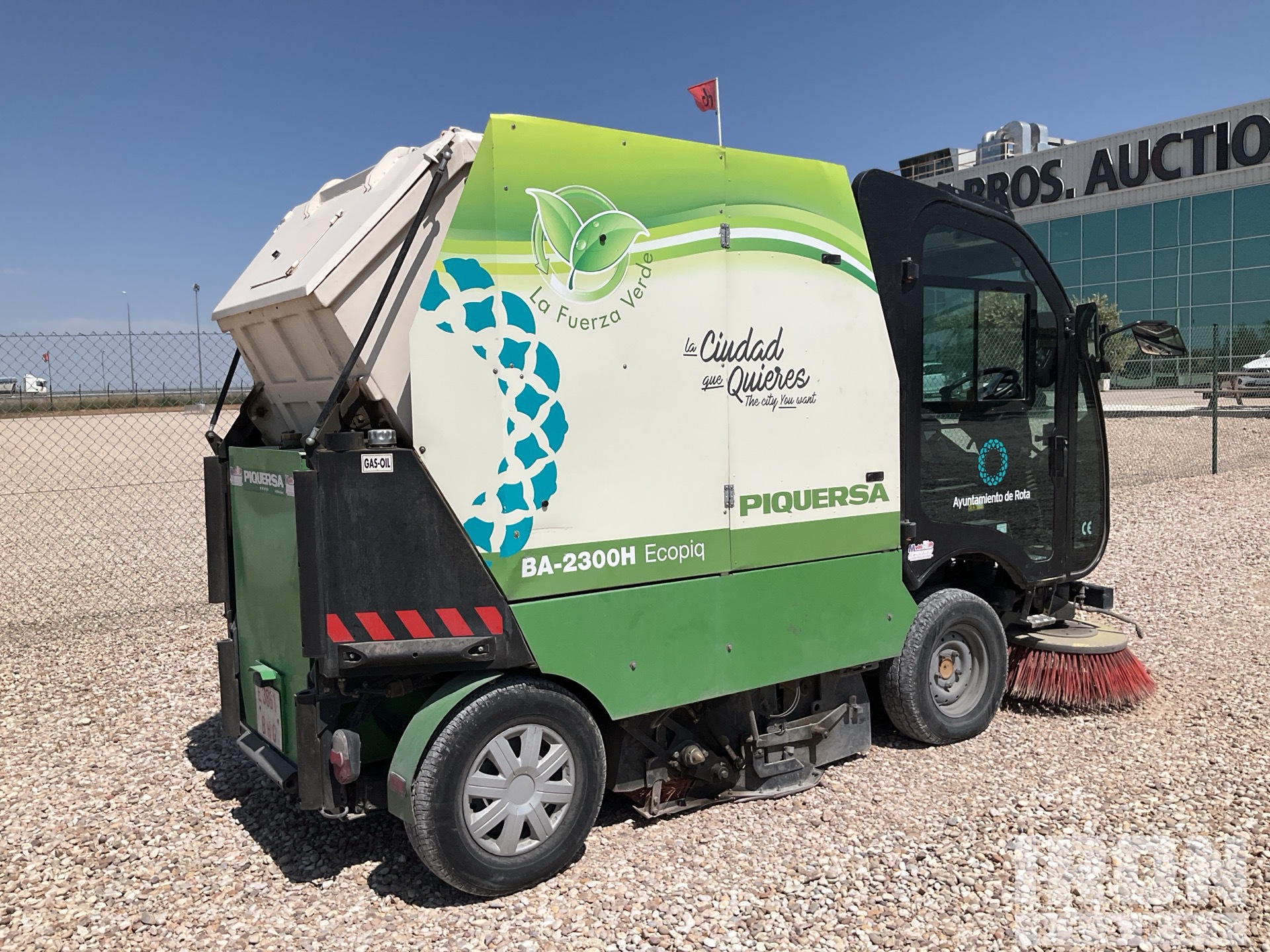 General Appearance with Foto, angolo anteriore sinistro