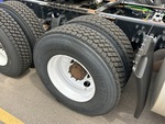 KL729454 - 2019 International LT625: Right Front Drive Tires