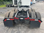 KL595670 - 2019 International LT625: Mud Flaps