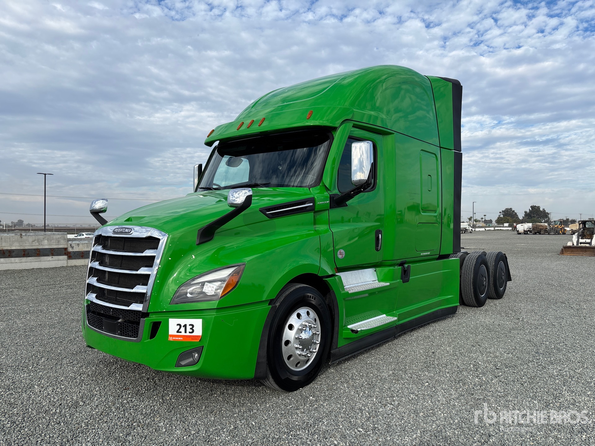 General Appearance with Image, coin avant gauche