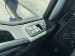 KL414816 - 2019 International LT625: Window Controls