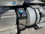 KL414816 - 2019 International LT625: DEF / AdBlue Tank