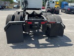 KL414816 - 2019 International LT625: Mud Flaps