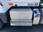 KN138535 - 2019 International LT625: Steps