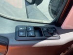 KN138535 - 2019 International LT625: Window Controls