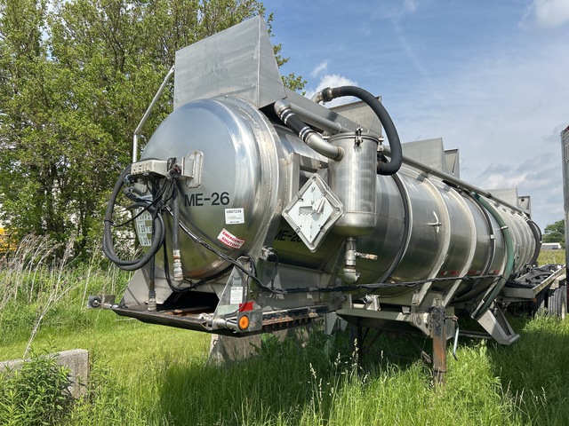 1990 Heil 5500 gal T/A Vacuum Tanker Trailer (Inoperable)
