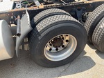 KN317520 - 2019 International RH613: Left Center Drive Tires