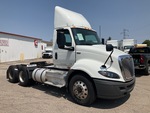 KN317520 - 2019 International RH613: Picture, Right Front Corner