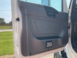 KN317520 - 2019 International RH613: Cab Doors
