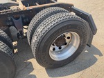 KN317520 - 2019 International RH613: Left Rear Drive Tires