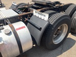 KN317520 - 2019 International RH613: Mud Flaps