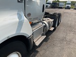 KN750510 - 2019 International LT625: Steps