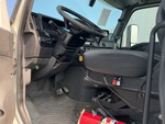 KN750510 - 2019 International LT625: Control Station # 5