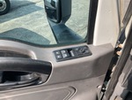 KN750510 - 2019 International LT625: Window Controls