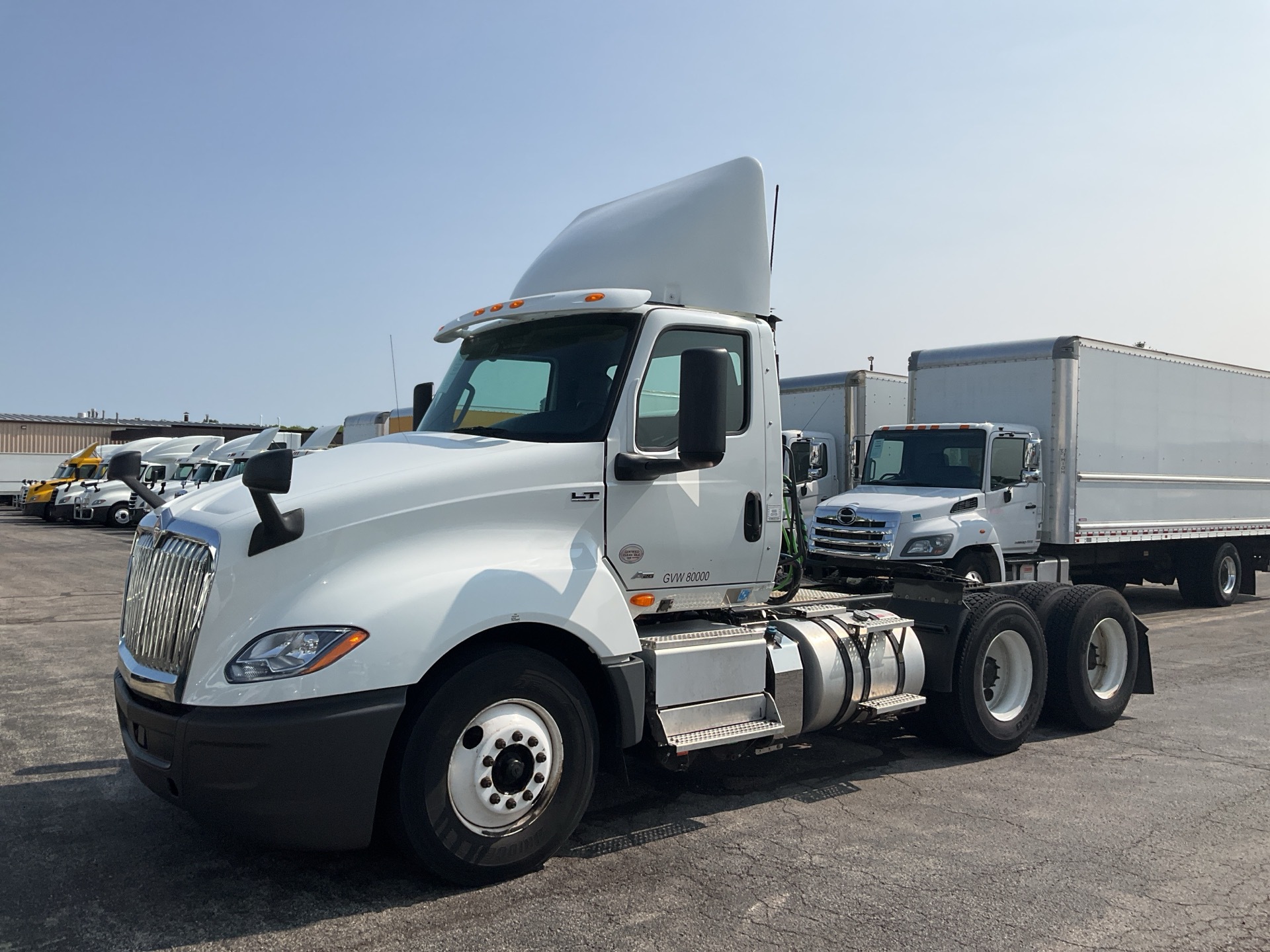 KN750510 - 2019 International LT625: Brochure Photo