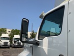 KN750510 - 2019 International LT625: Mirrors