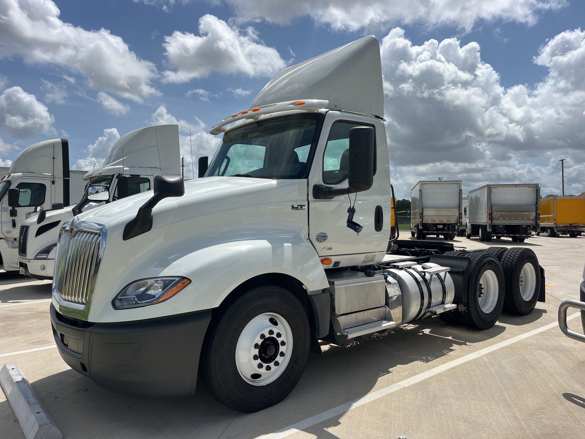 KN100054 - 2019 International LT625: Brochure Photo