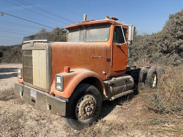 1986 International 4300 6x4 Cab and Chassis