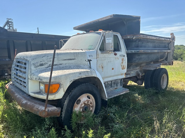 1995 Ford F800 4x2 S/A Dump Truck (Inoperable)