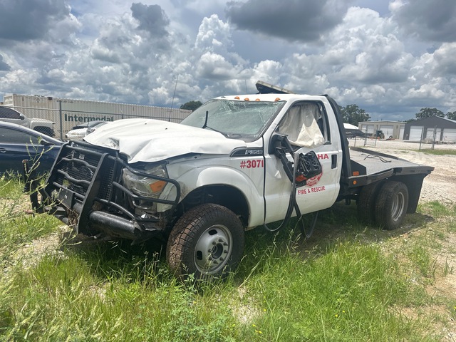 2016 Ford F-350 XL 4x4 Flatbed Truck (Inoperable) 2016 Ford F-350 XL 4x4 Flatbed Truck (Inoperable)