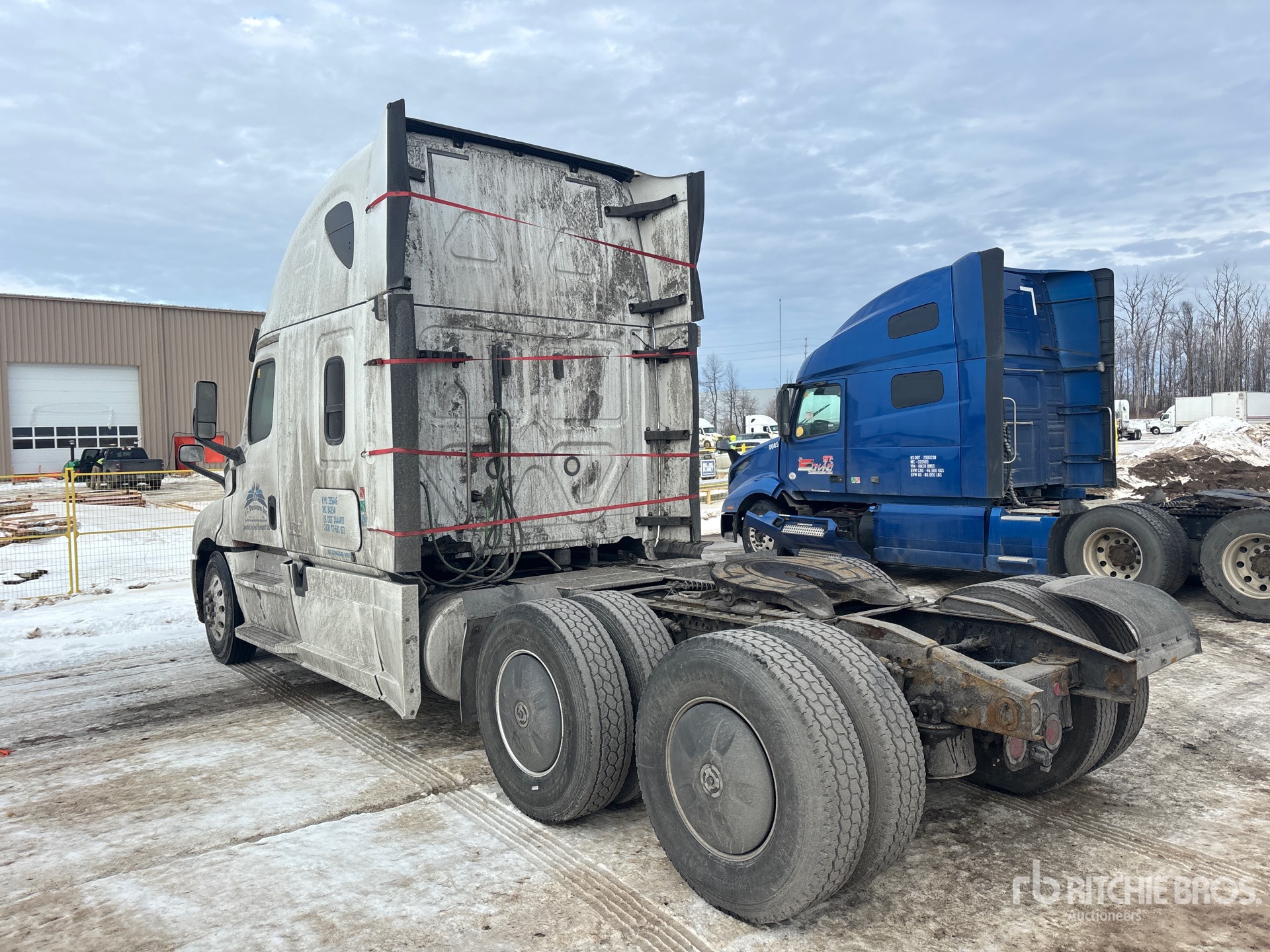 General Appearance with Foto, angolo posteriore sinistro