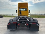 KN730133 - 2019 International LT625: Mud Flaps