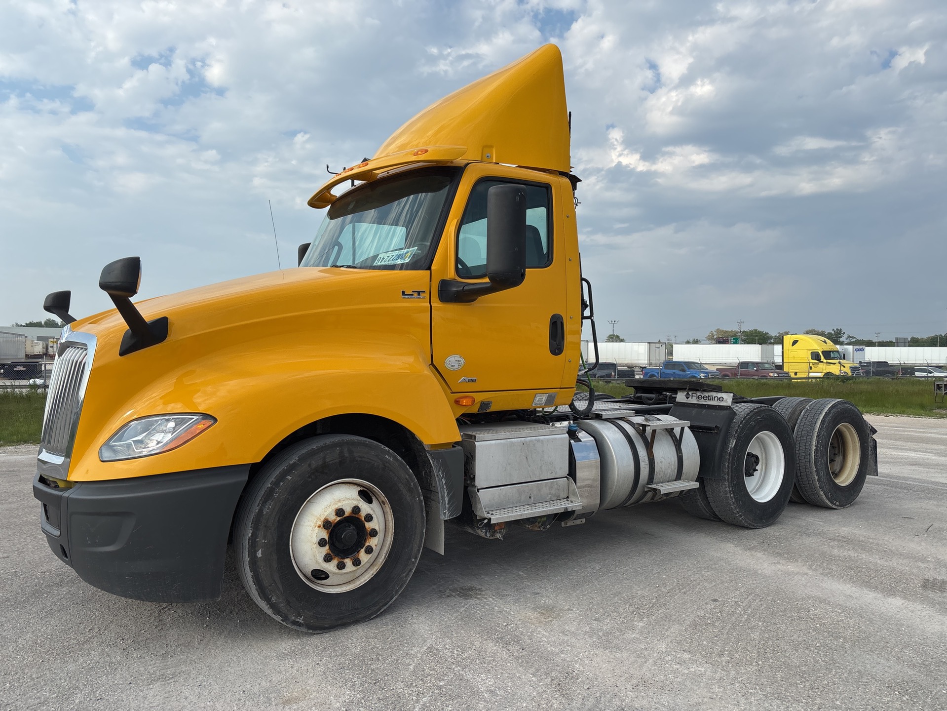 KN730133 - 2019 International LT625: Brochure Photo