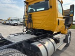 KN730133 - 2019 International LT625: Grab Rails