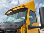 KN730133 - 2019 International LT625: Glass
